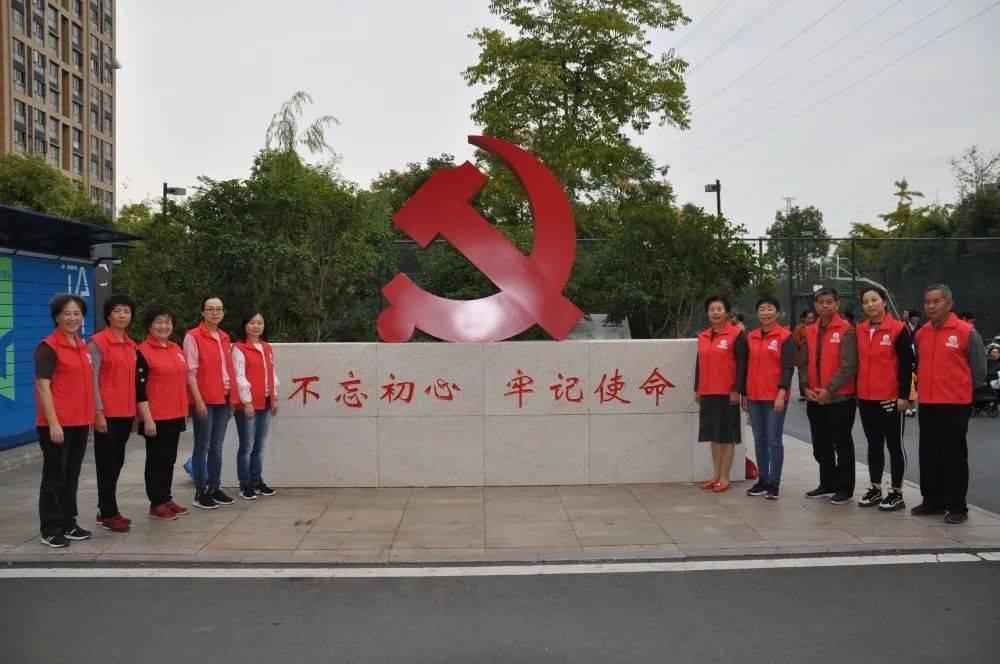 面粉开水一烫，两手轻轻一推，农村大妈刚做完，一大锅就抢光了！